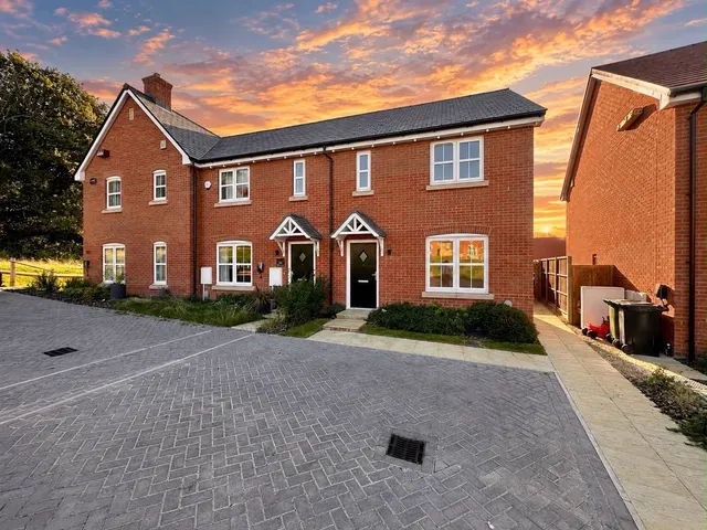 Barber Gardens, Stone Cross, BN24, photo 1