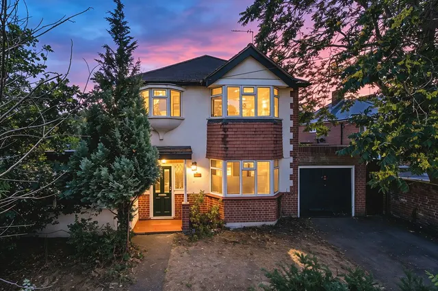 Burwood Road, Hersham KT12 4AA, photo 1