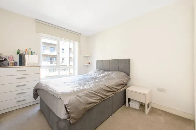 Photo 3 — 25 Emerald House, 2 Commander Avenue, London