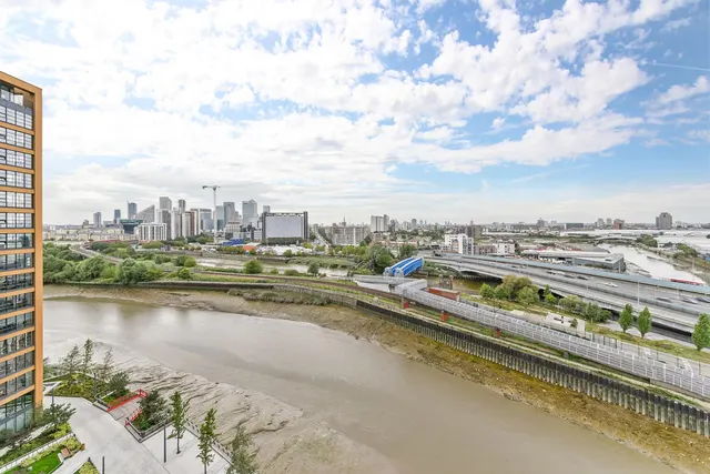 Lookout Lane, London, E14, photo 1