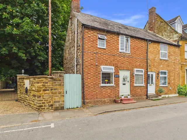 High Street, Hardingstone, NN4, photo 1