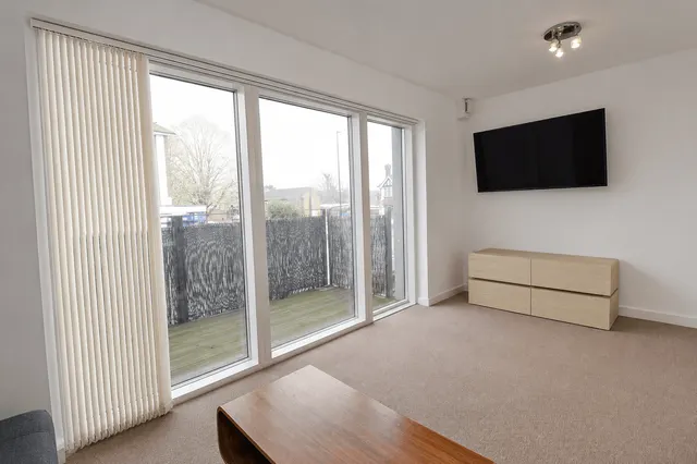 Photo 2 — HOUNSLOW, TW3 4EW
