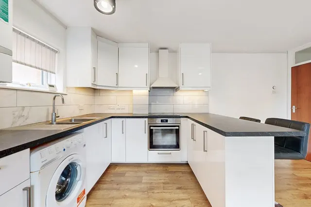 College Road, Harrow, HA3, photo 2