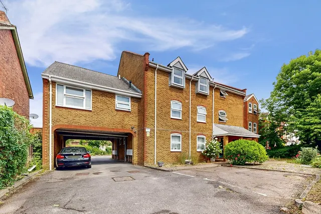 College Road, Harrow, HA3, photo 1