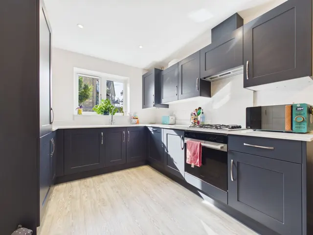 Princess Marina Drive, Arborfield Green, RG2, photo 3