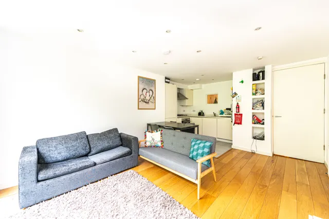 Photo 3 — Flat 9, Lionswood, 349 Caledonian Road, London