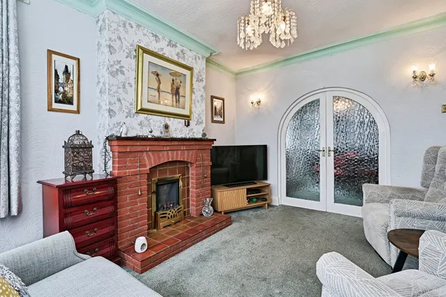 Uplands Avenue, Willenhall, WV13, photo 3