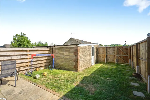 Purdy Road, Newport, PO30, photo 3