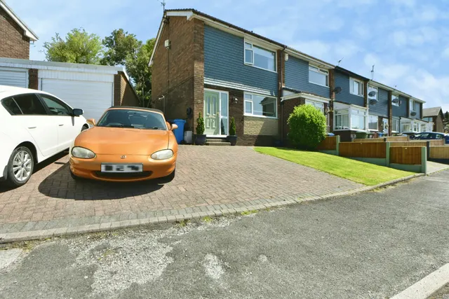 Crossbank Avenue, Springhead, OL4, photo 1