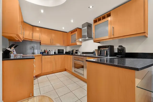Millharbour, London, E14, photo 2