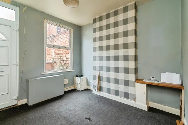 Photo 2 — Gordon Grove, Nottingham