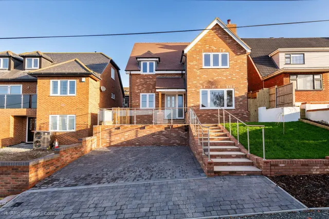 Clovelly Drive, Minster On Sea, ME12, photo 1