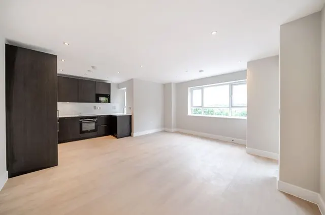 Photo 3 — 88 Riddlesdown Road, Purley CR8 1DD