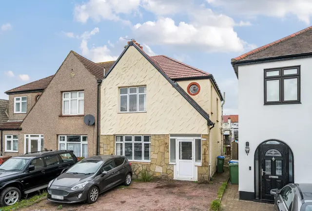Blackfen Road, Sidcup, DA15 8PR, photo 1