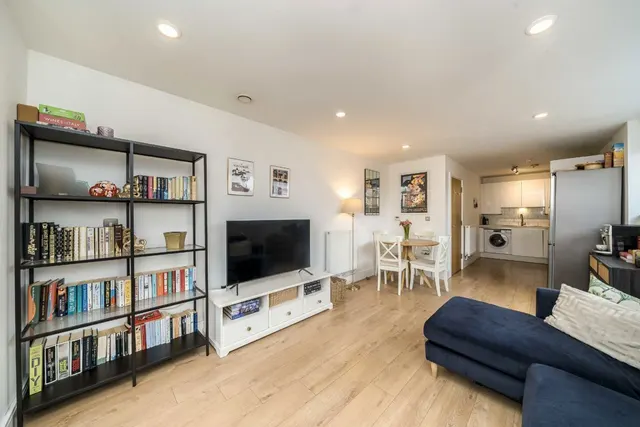 2 bedroom flat, Jubilee Court, Greenwich