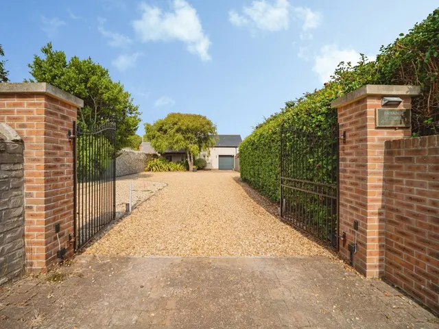 Bryants Lane, Weymouth, DT4, photo 1