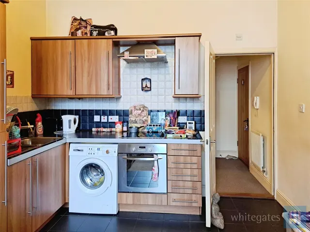 Wellington Road, Dewsbury, WF13, photo 2