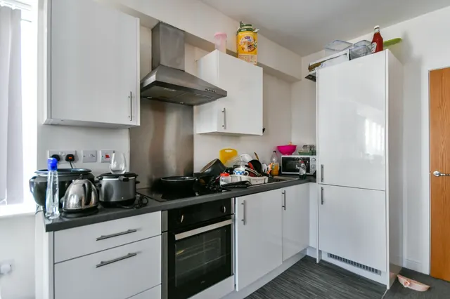 Farnsby Street, Swindon, SN1, photo 2