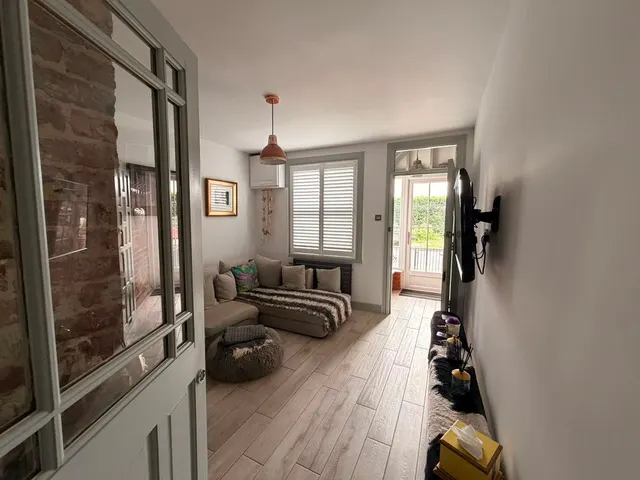 Photo 3 — Hedsor Road, Bourne End SL8 5EQ