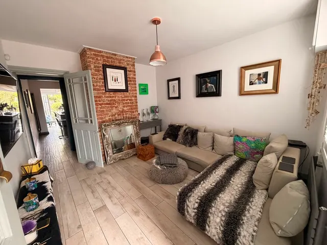 Photo 2 — Hedsor Road, Bourne End SL8 5EQ