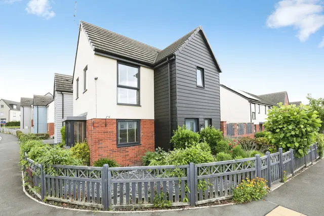 Cambrian Way, Stoke-On-Trent, ST2, photo 1