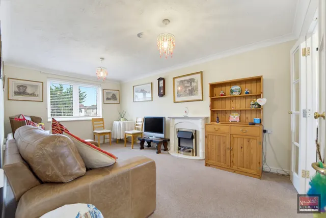 Parkland Grove, Ashford, TW15, photo 3