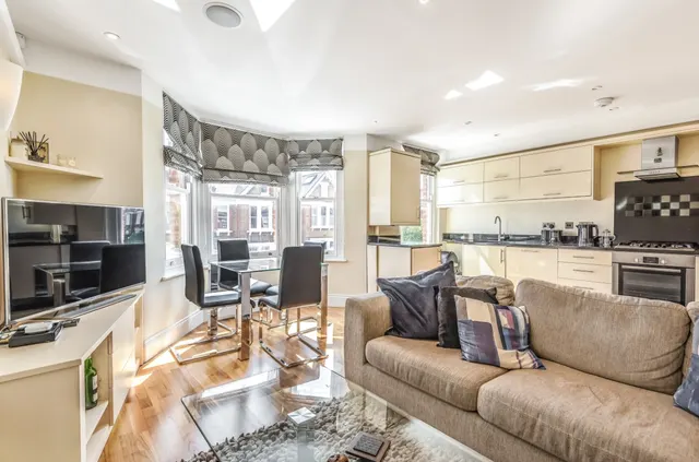 Lynette Avenue, London, SW4, photo 2