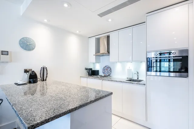 Photo 3 — Peninsula Apartments Paddington W2