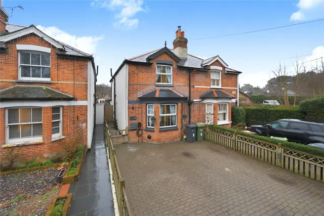 Aldershot Road, Pirbright, GU24, photo 1