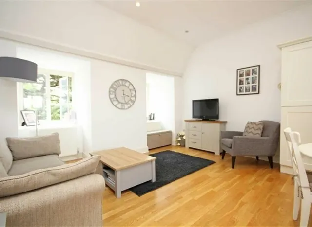 Photo 2 — Borough Road, Isleworth, TW7