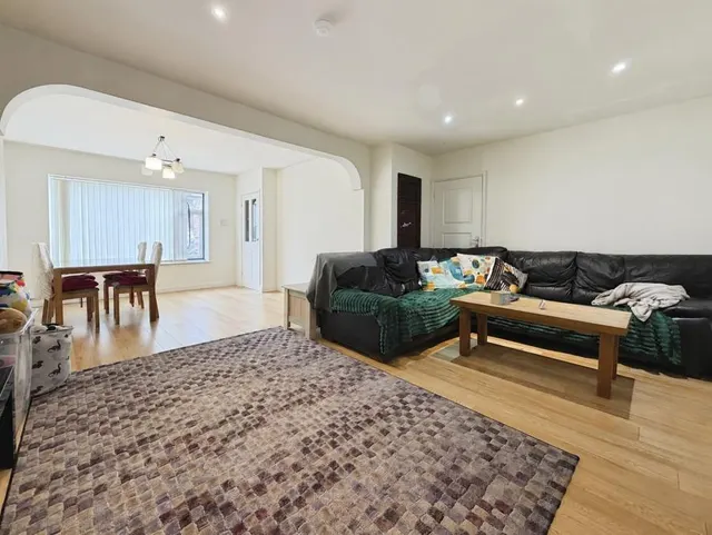 Scott Close, West Drayton, UB7, photo 1