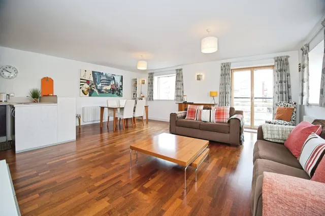 Henke Court, Cardiff, CF10, photo 1