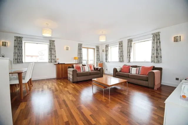 Photo 3 — Henke Court, Cardiff, CF10