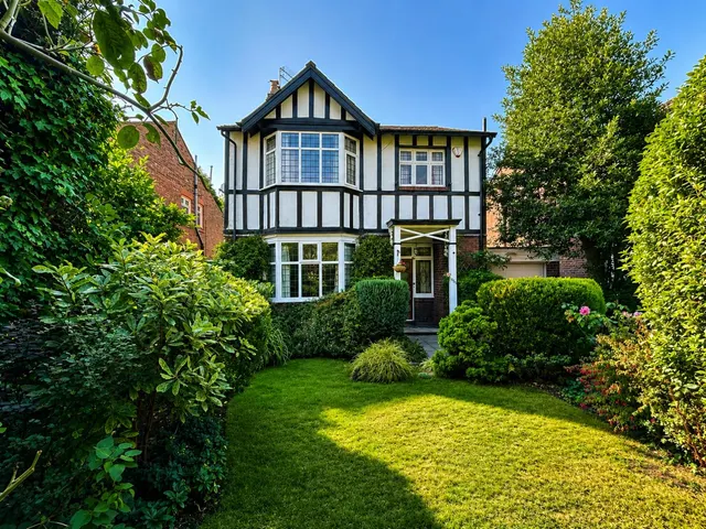 Wilmslow Road, Didsbury, M20, photo 1