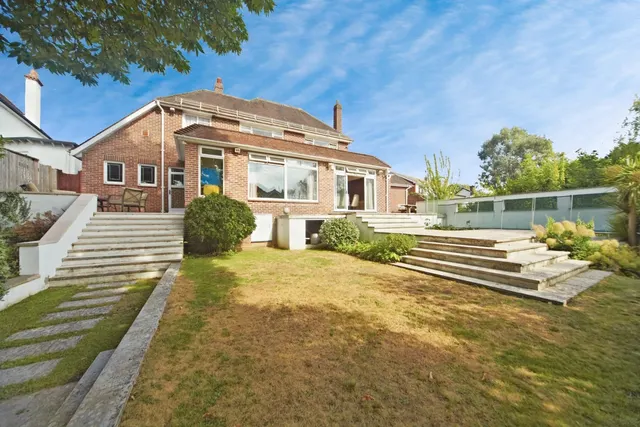 Russell Hill, Purley, CR8, photo 1