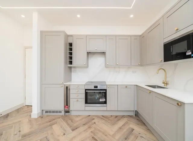 Photo 3 — Longfield Street, Southfields, SW18
