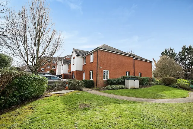 Photo 3 — Winchmore Hill Road, London, N21