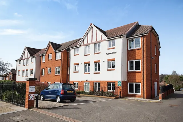 Winchmore Hill Road, London, N21, photo 1