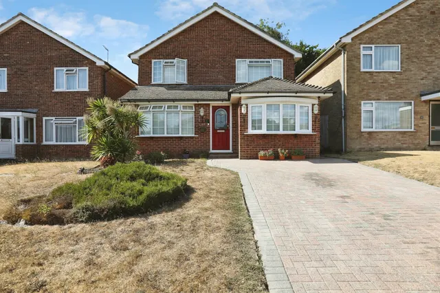 Merlin Way, East Grinstead, RH19, photo 1