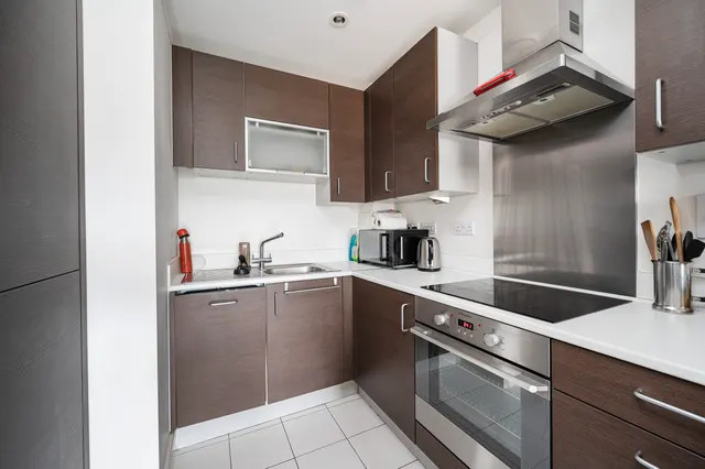 Photo 2 — 609 Wilson Tower, 16 Christian Street, London