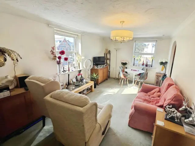 Grosvenor Road, Weymouth, DT4, photo 2