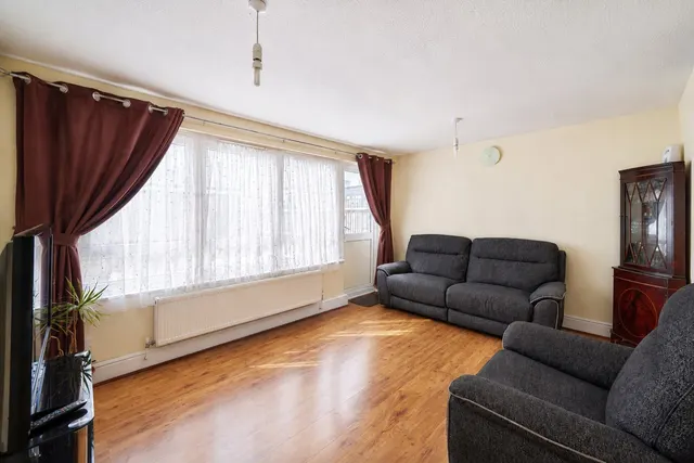 Photo 3 — Gawsworth Close, Stratford, London, E15
