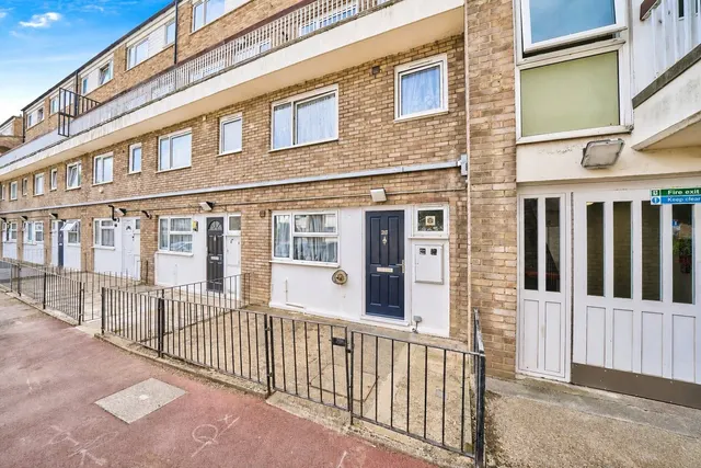 Gawsworth Close, Stratford, London, E15, photo 1