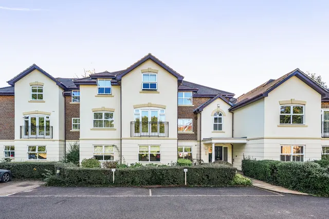 Furze Hill, Kingswood, KT20, photo 1