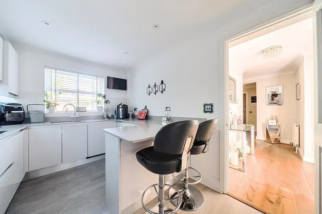 Furze Hill, Kingswood, KT20, photo 2