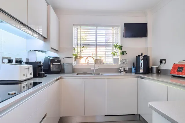Furze Hill, Kingswood, KT20, photo 3