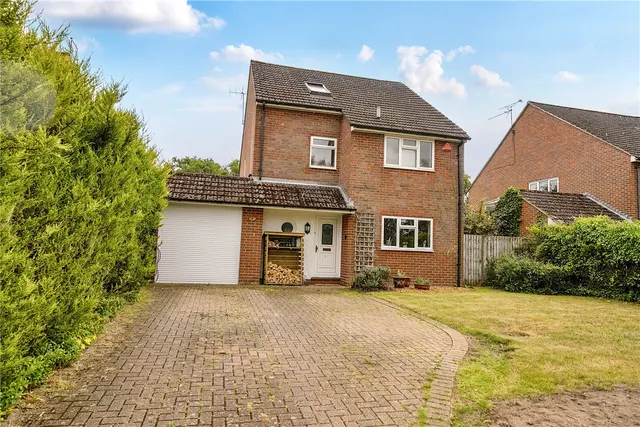 Churchfields, Kingsley, Hampshire, GU35, photo 1
