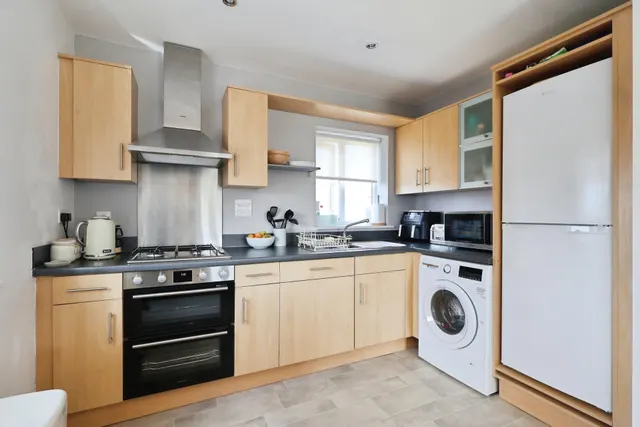 Photo 2 — Dickens Close, Stratford-upon-Avon, CV37