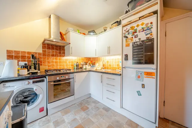 Photo 3 — Barrow Road, Streatham, London, SW16