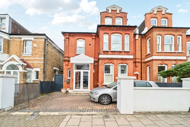 Photo 2 — Barrow Road, Streatham, London, SW16